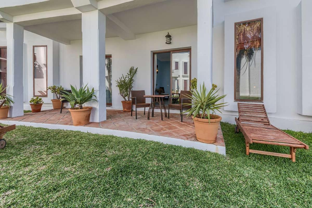 Apartamentos Turisticos Bahia De Trafalgar Саора Экстерьер фото