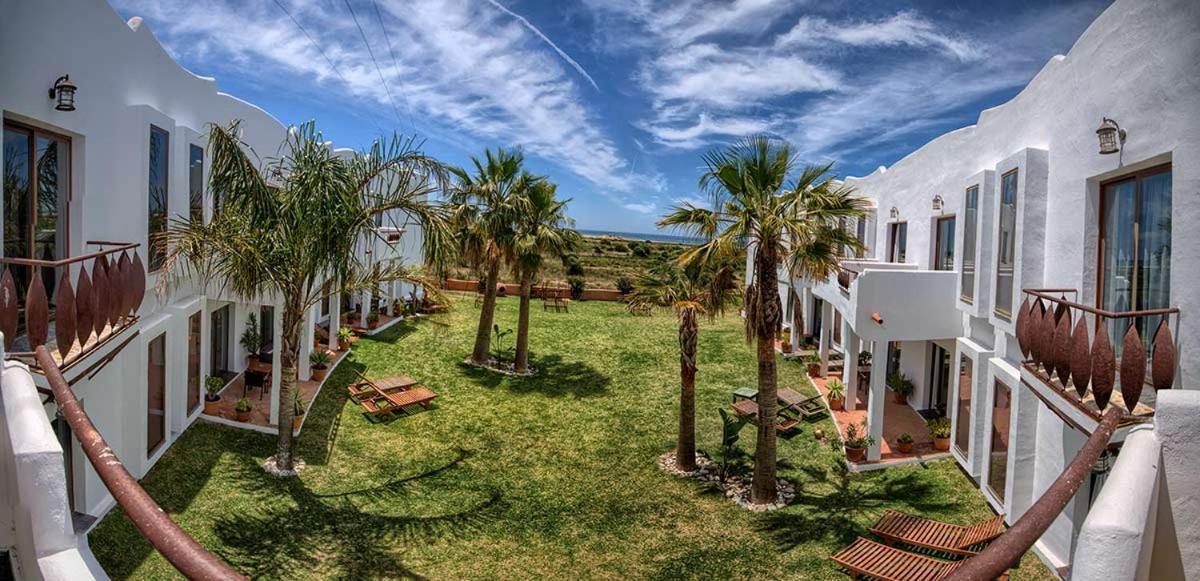Apartamentos Turisticos Bahia De Trafalgar Саора Экстерьер фото