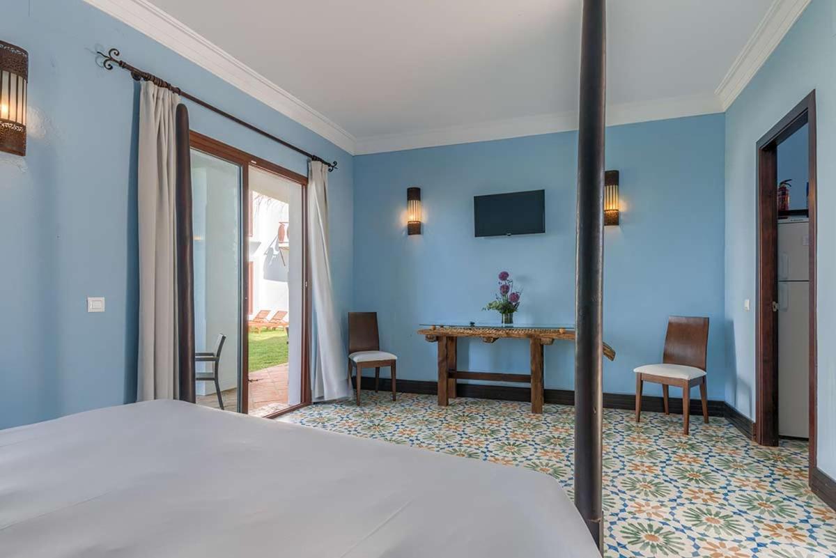 Apartamentos Turisticos Bahia De Trafalgar Саора Экстерьер фото