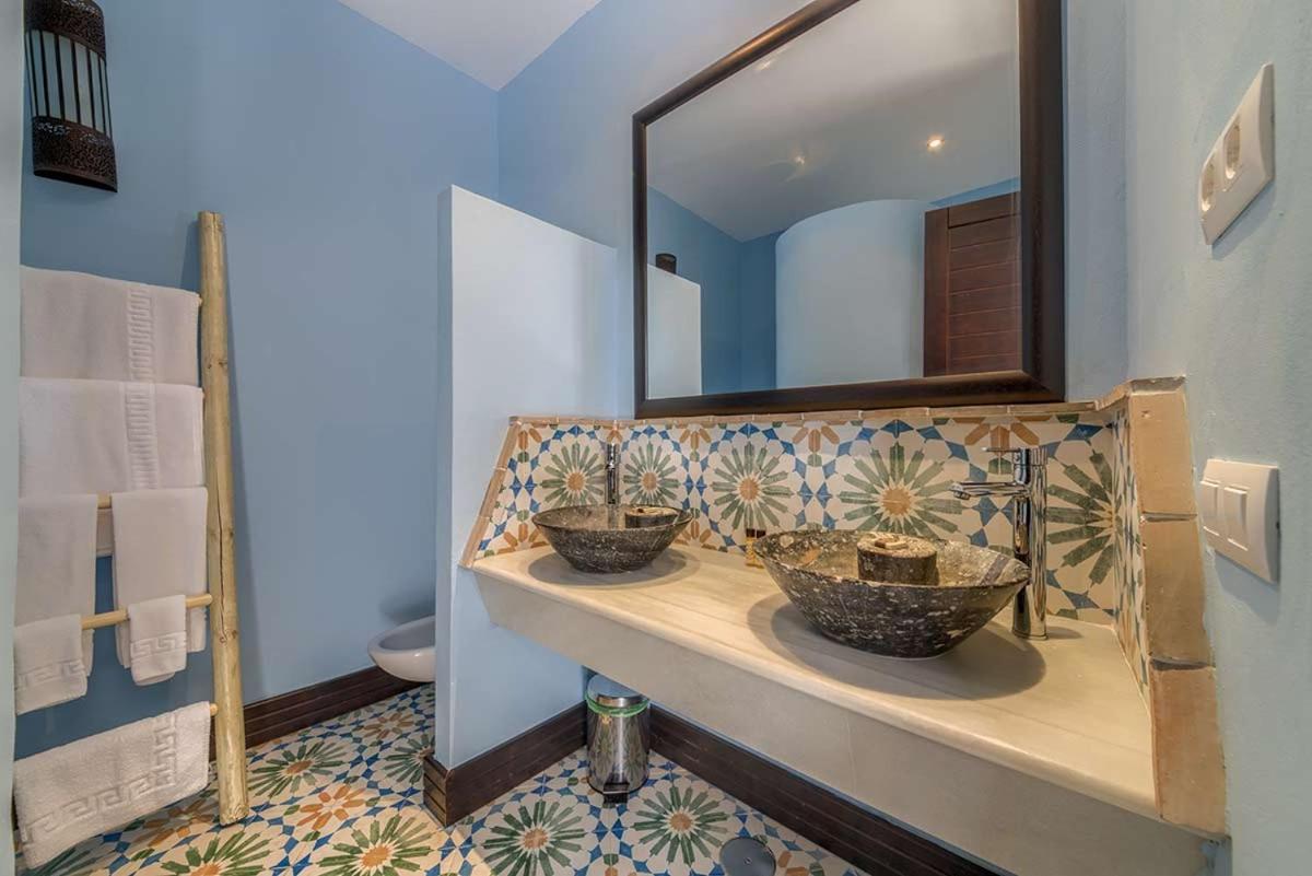 Apartamentos Turisticos Bahia De Trafalgar Саора Экстерьер фото