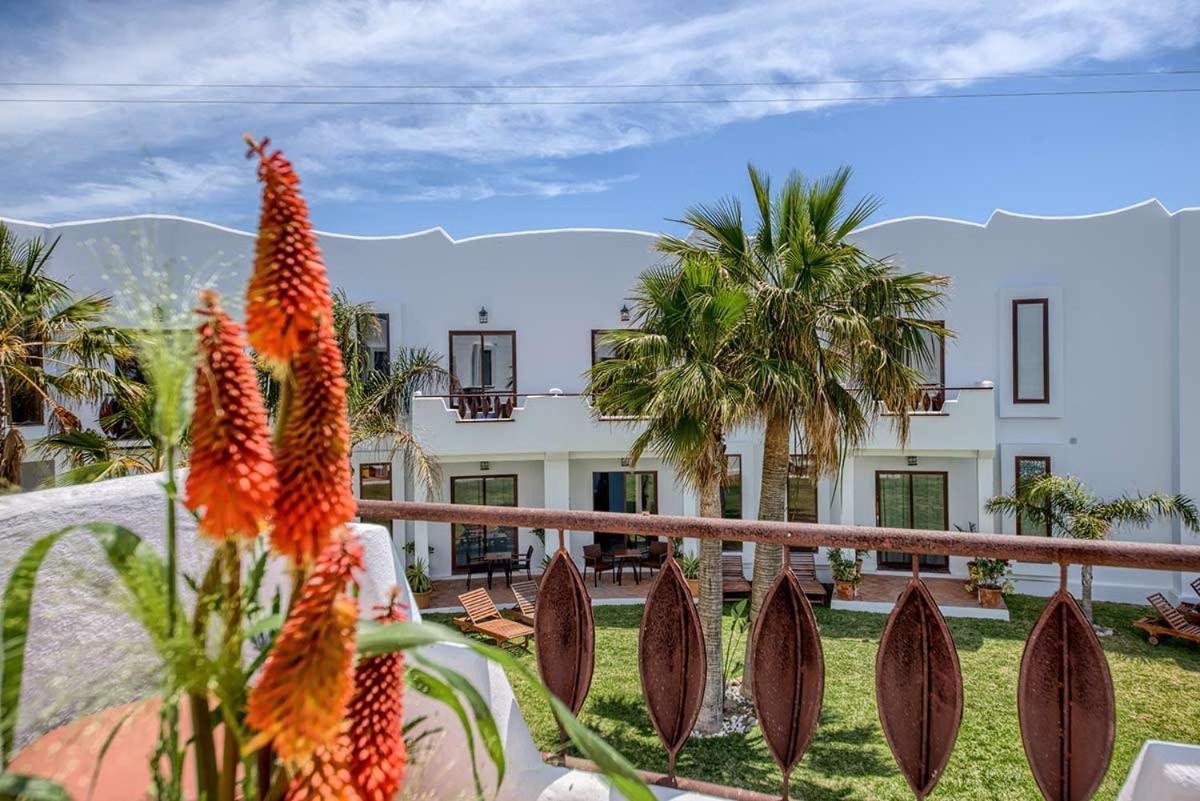Apartamentos Turisticos Bahia De Trafalgar Саора Экстерьер фото